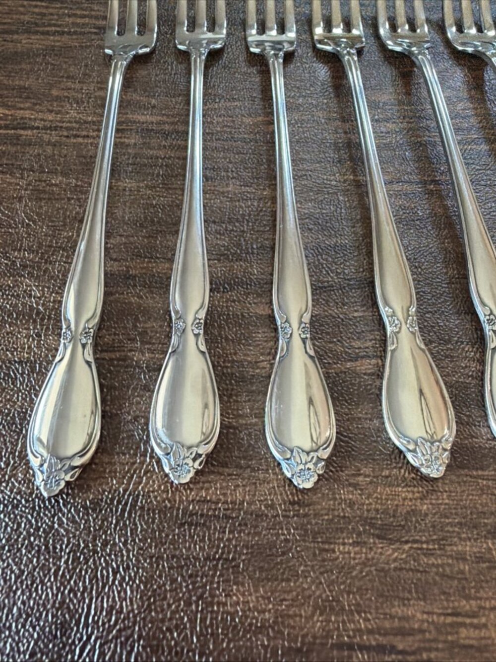Set of 9 Oneida Community Chatelaine Stainless Seafood Cocktail Oyster Forks 6" - Picture 2 of 10
